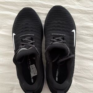Nike Men's Black Athletic Shoes with White Accents